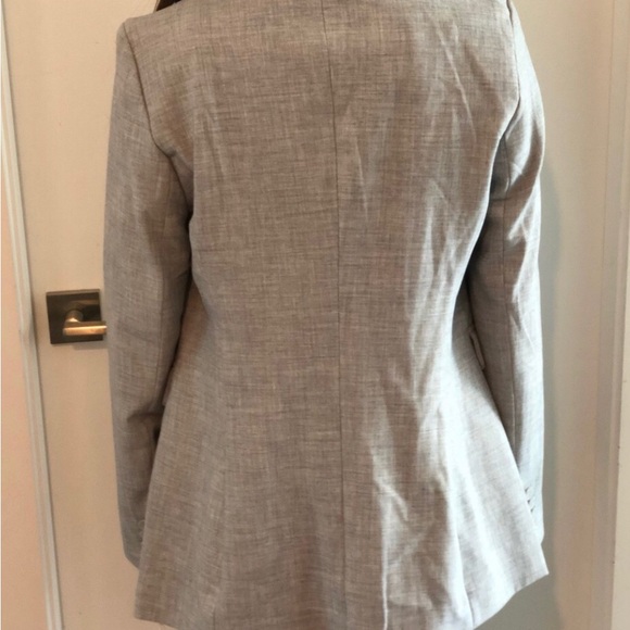 Great light grey blazer! - Picture 4 of 5